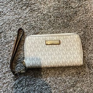 Michael Kors Wristlet Wallet